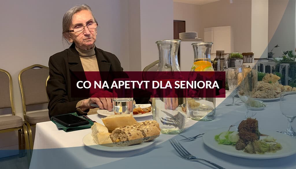 Brak apetytu u seniora - starsza osoba przy stole z posiłkiem w domu opieki